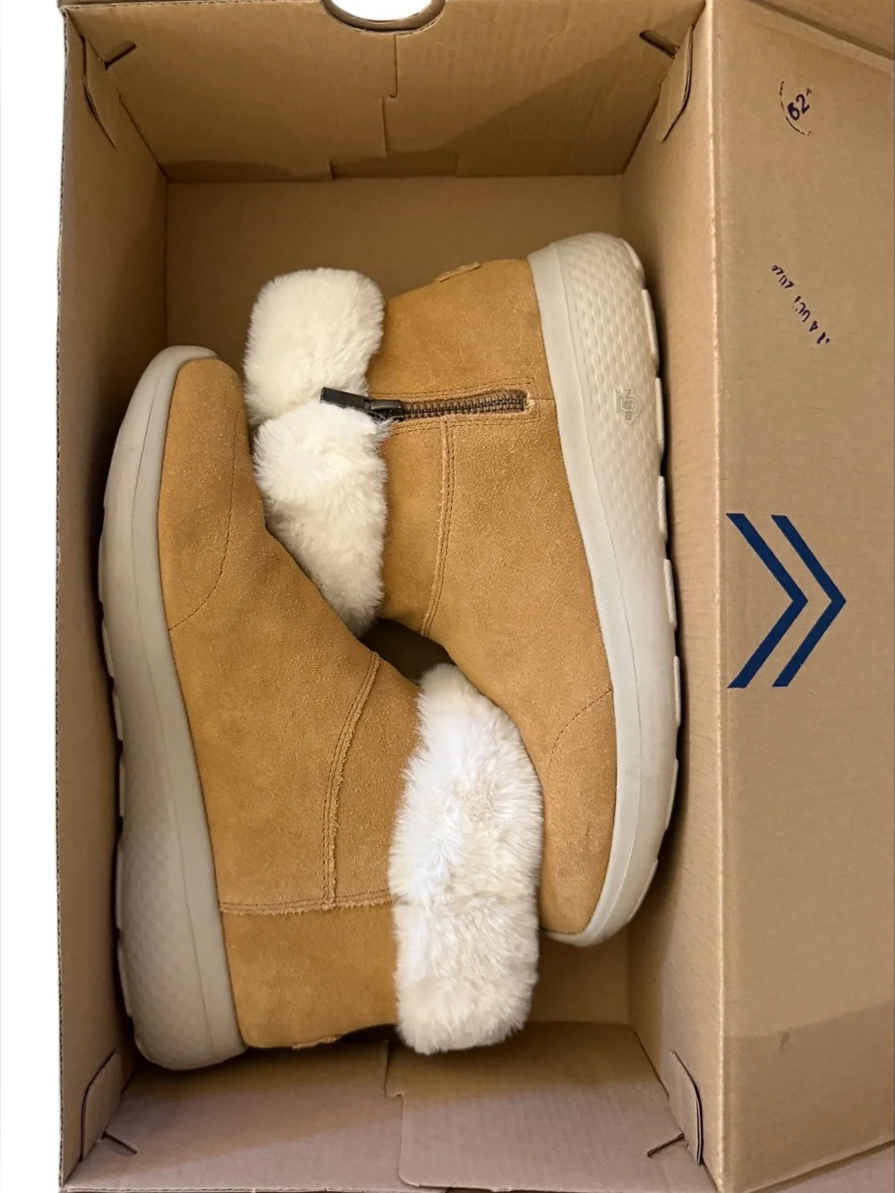 Skechers On-the-GO Joy-Bundle Up Boot GoGa Mat Insole Women’s Tan Suede Slip GUC